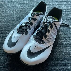 Lightly used men’s Nike Sprinting Cleats, in good condition!